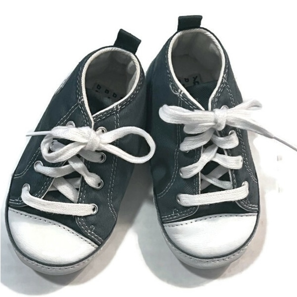 NWT Gap Kids high top sneakers for baby, size 4, green and white,slip grip soles
